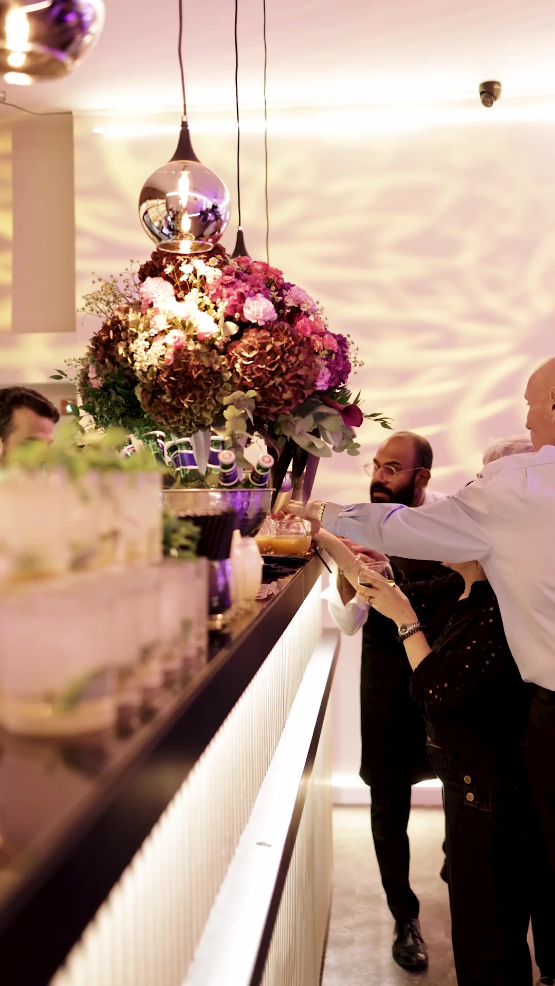 Event bar with florals and guest drinks at No15